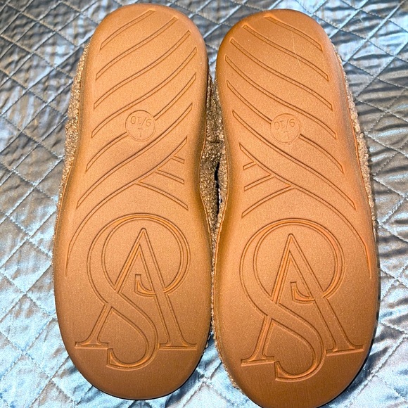 VICTORIA Secret Sherpa Booties - Picture 8 of 9